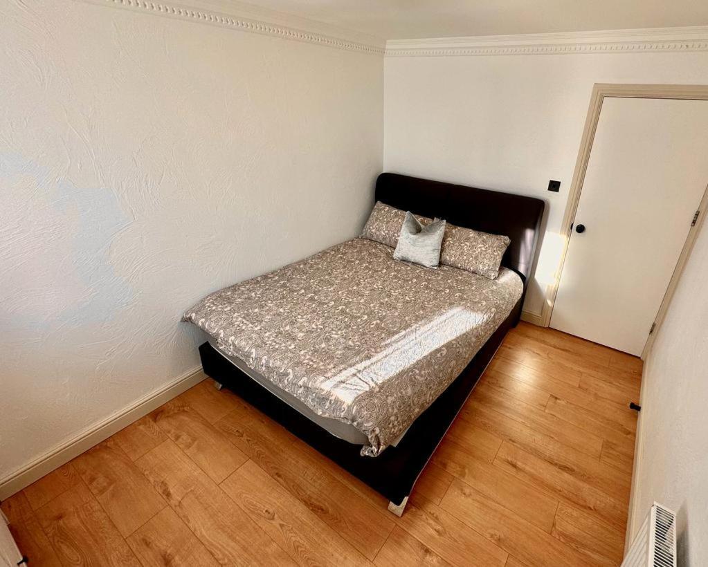 Flat 3 Stay In Aldgate Apartments London Bagian luar foto