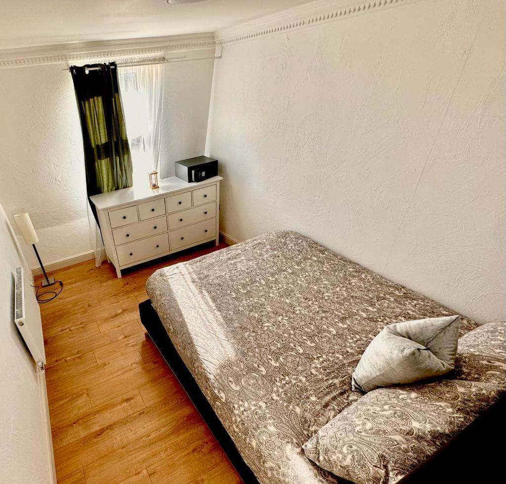 Flat 3 Stay In Aldgate Apartments London Bagian luar foto